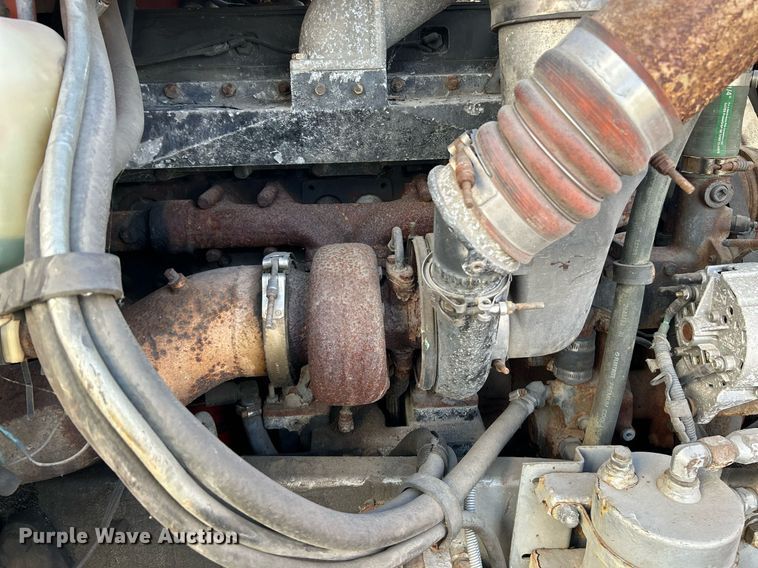 image for item NQ9830 1995 Peterbilt 375  tank truck