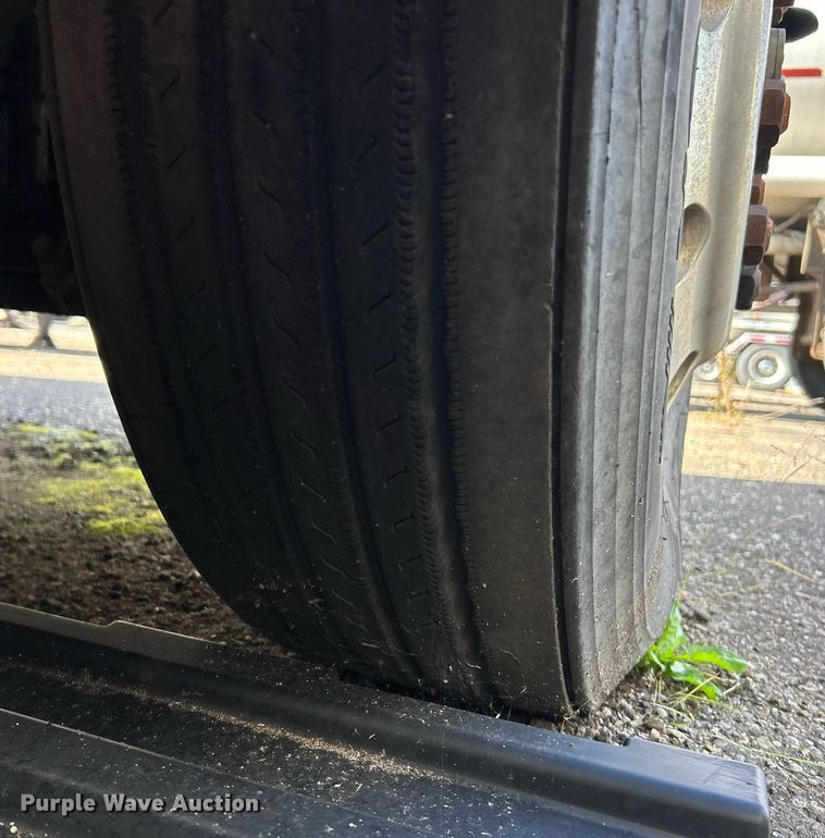 image for item NQ9830 1995 Peterbilt 375  tank truck