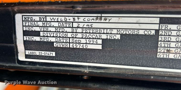 image for item NQ9830 1995 Peterbilt 375  tank truck