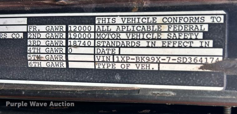 image for item NQ9830 1995 Peterbilt 375  tank truck