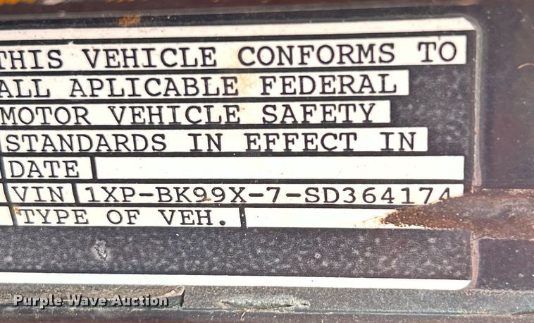 image for item NQ9830 1995 Peterbilt 375  tank truck