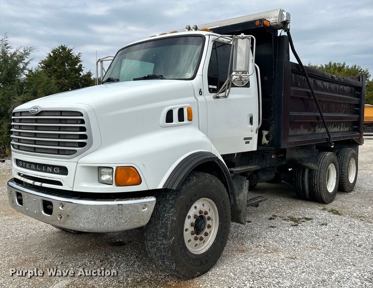 image for item NQ9835 2004 Sterling L9500  dump truck