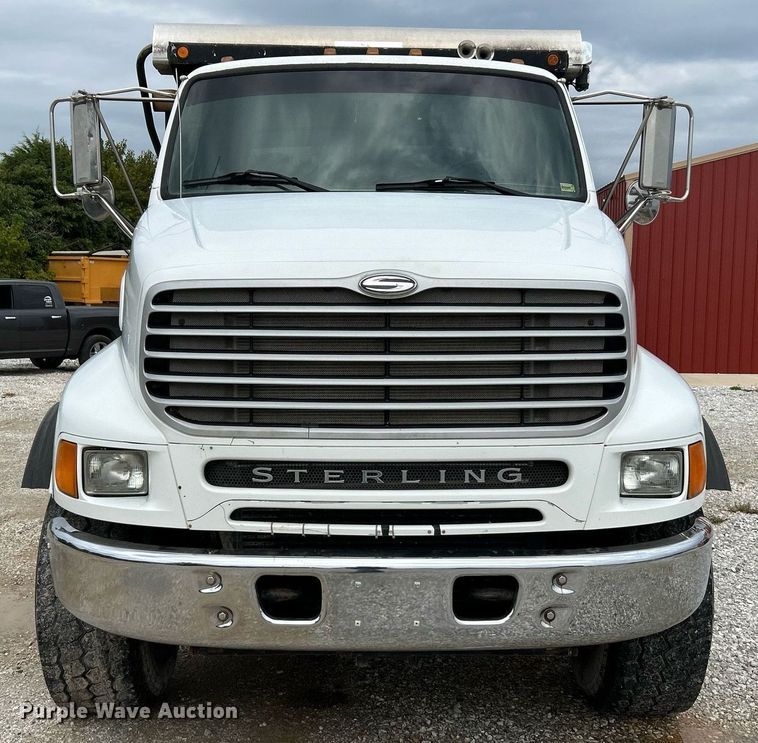 image for item NQ9835 2004 Sterling L9500  dump truck