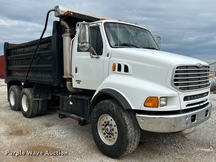 image for item NQ9835 2004 Sterling L9500  dump truck