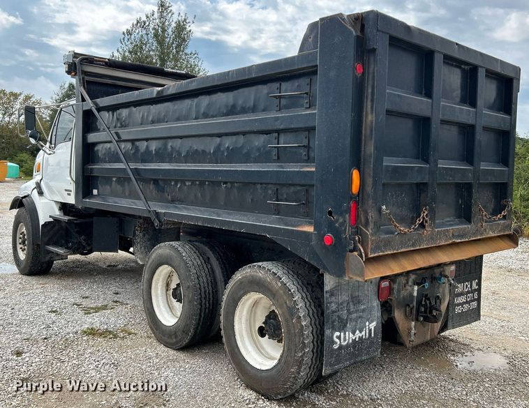 image for item NQ9835 2004 Sterling L9500  dump truck