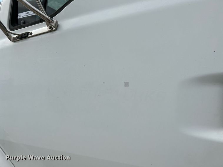 image for item NQ9835 2004 Sterling L9500  dump truck