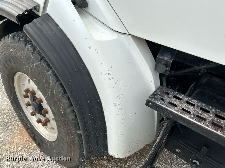 image for item NQ9835 2004 Sterling L9500  dump truck