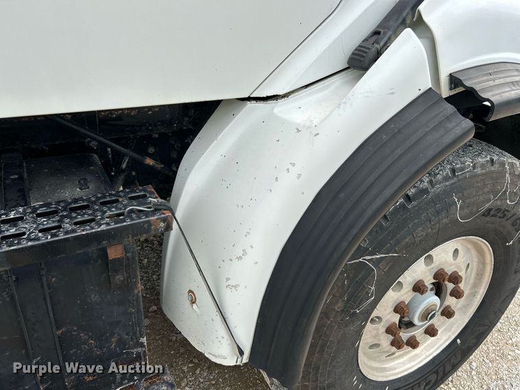 image for item NQ9835 2004 Sterling L9500  dump truck