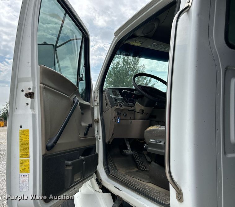 image for item NQ9835 2004 Sterling L9500  dump truck