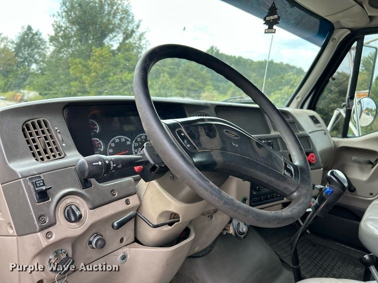 image for item NQ9835 2004 Sterling L9500  dump truck