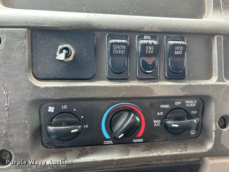 image for item NQ9835 2004 Sterling L9500  dump truck