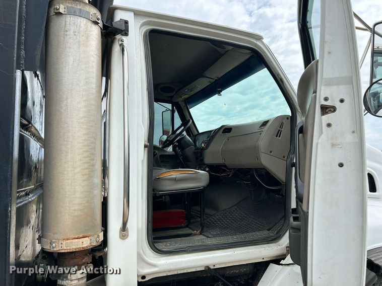 image for item NQ9835 2004 Sterling L9500  dump truck