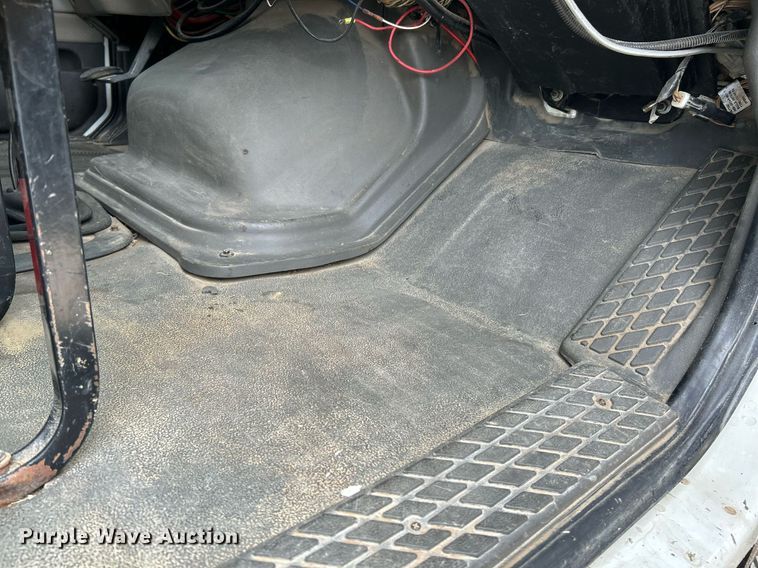 image for item NQ9835 2004 Sterling L9500  dump truck