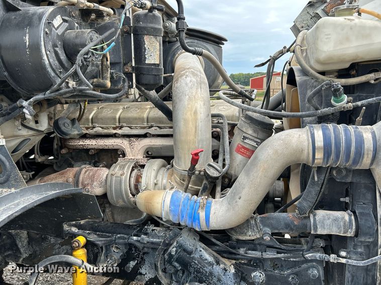 image for item NQ9835 2004 Sterling L9500  dump truck