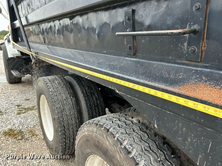 image for item NQ9835 2004 Sterling L9500  dump truck