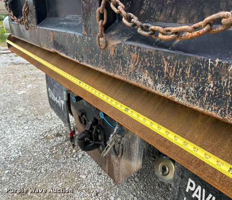 image for item NQ9835 2004 Sterling L9500  dump truck