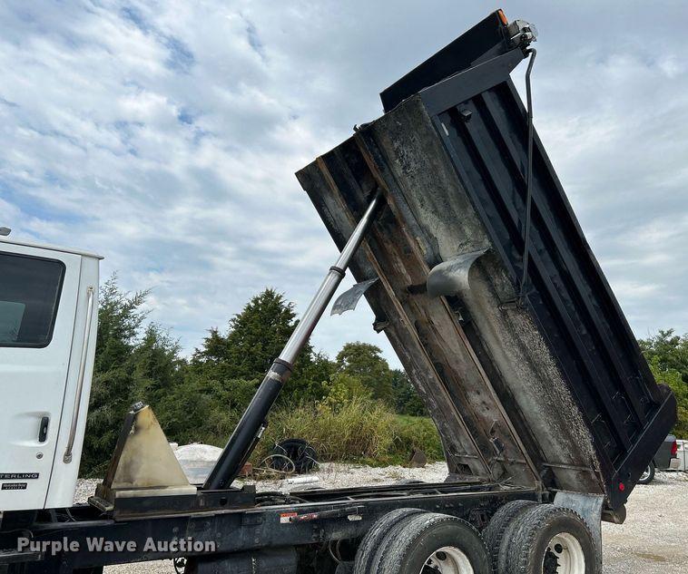 image for item NQ9835 2004 Sterling L9500  dump truck
