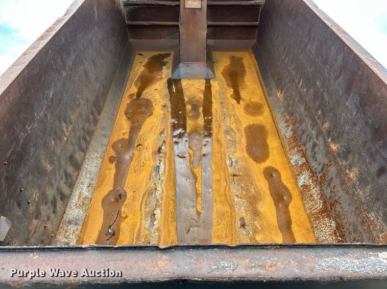 image for item NQ9835 2004 Sterling L9500  dump truck