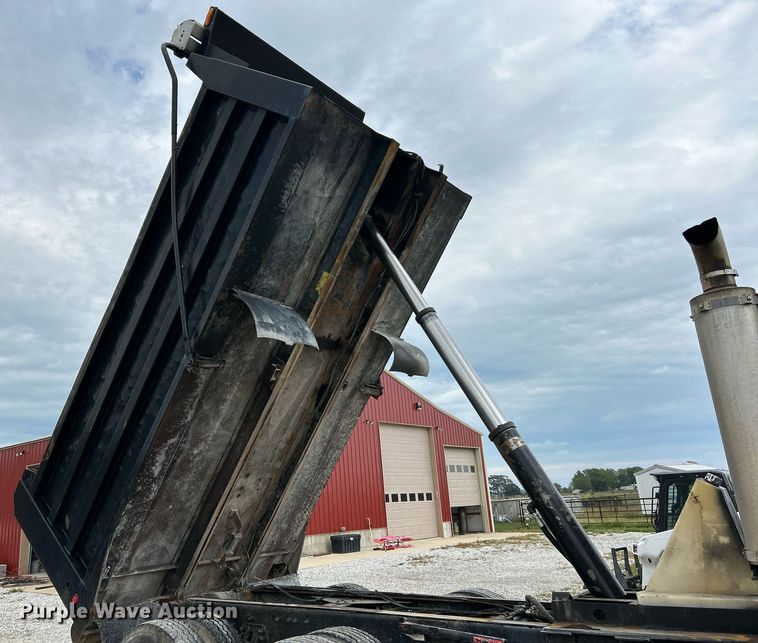 image for item NQ9835 2004 Sterling L9500  dump truck