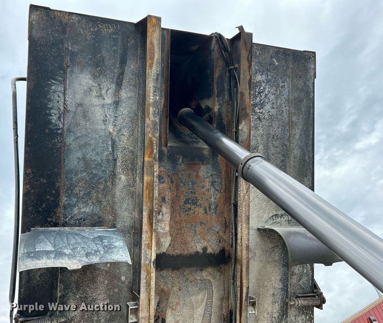 image for item NQ9835 2004 Sterling L9500  dump truck