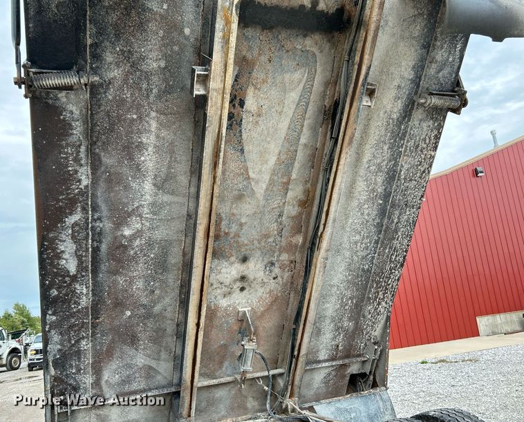 image for item NQ9835 2004 Sterling L9500  dump truck