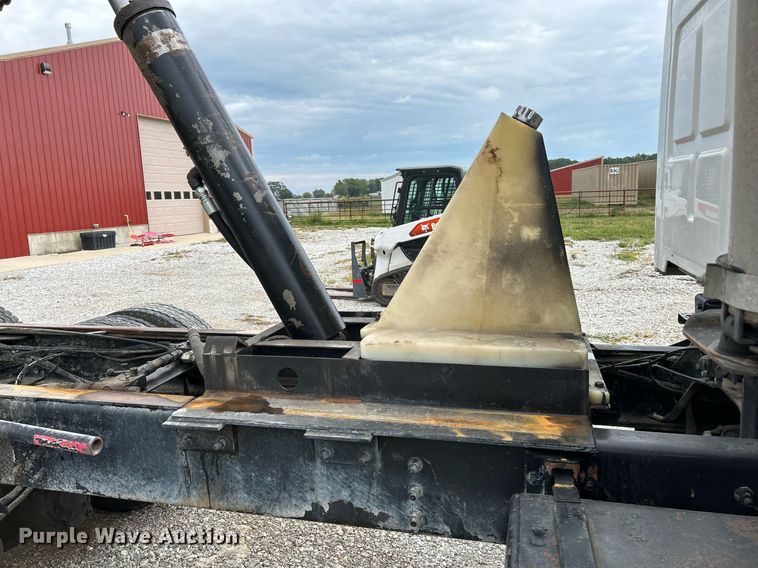 image for item NQ9835 2004 Sterling L9500  dump truck