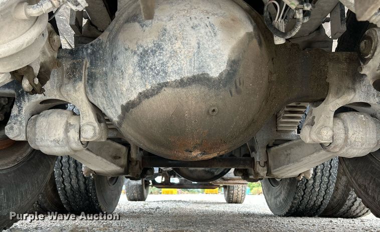 image for item NQ9835 2004 Sterling L9500  dump truck