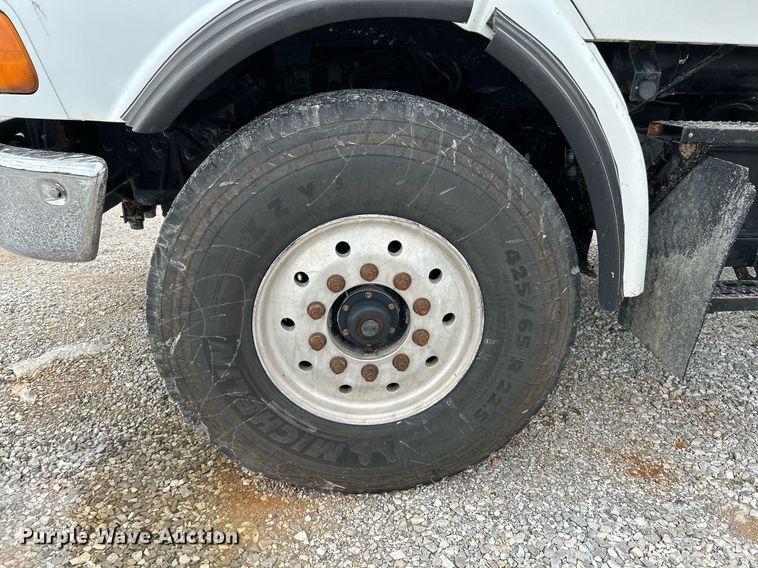 image for item NQ9835 2004 Sterling L9500  dump truck