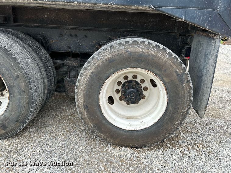 image for item NQ9835 2004 Sterling L9500  dump truck