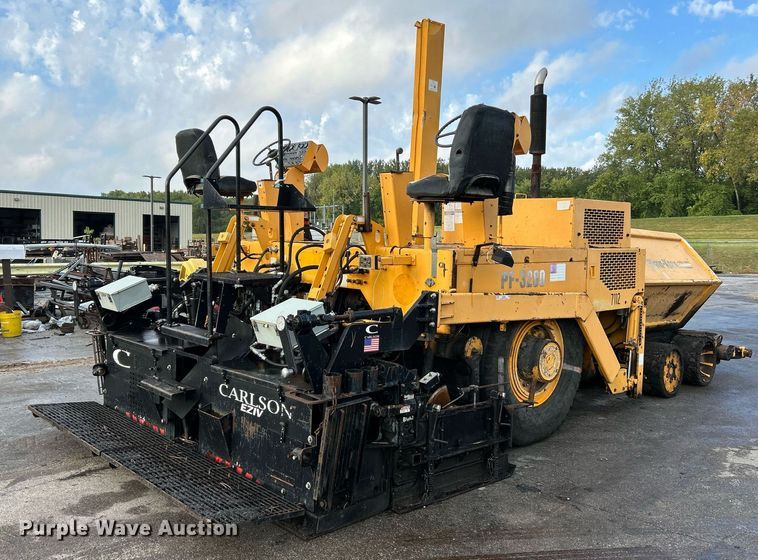 image for item NQ9860 2003 Blaw-Knox PF-3200  paver