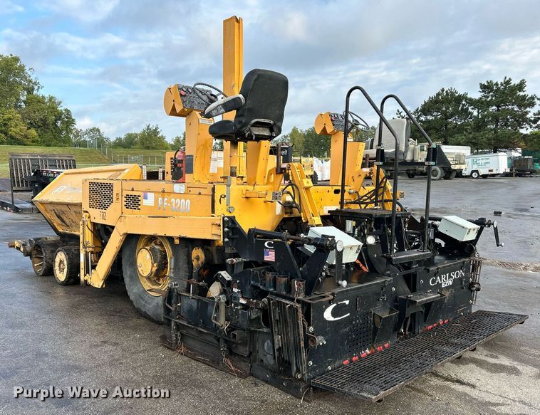 image for item NQ9860 2003 Blaw-Knox PF-3200  paver