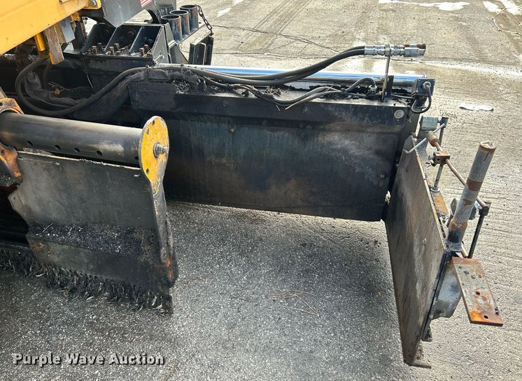 image for item NQ9860 2003 Blaw-Knox PF-3200  paver