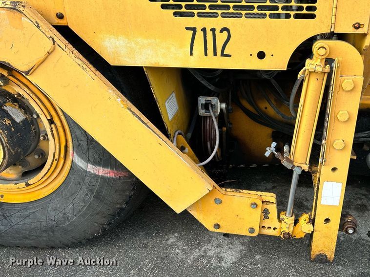 image for item NQ9860 2003 Blaw-Knox PF-3200  paver