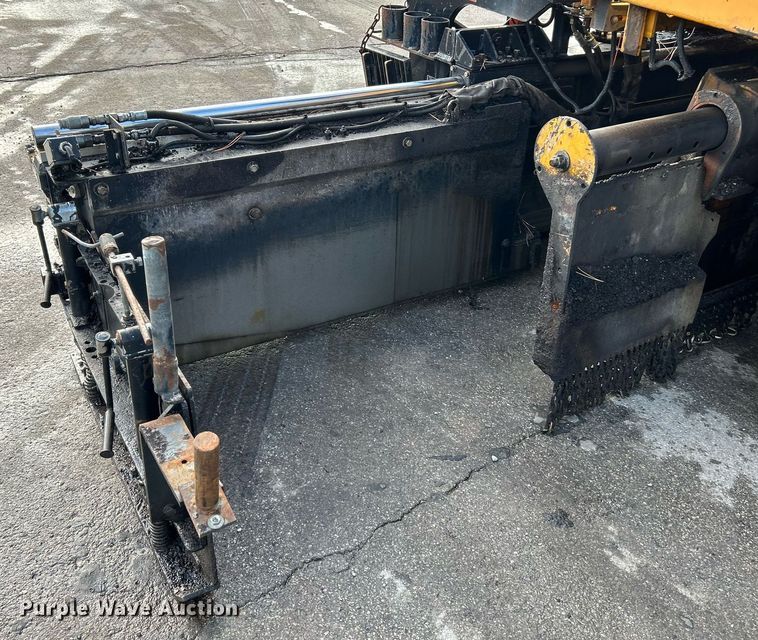 image for item NQ9860 2003 Blaw-Knox PF-3200  paver