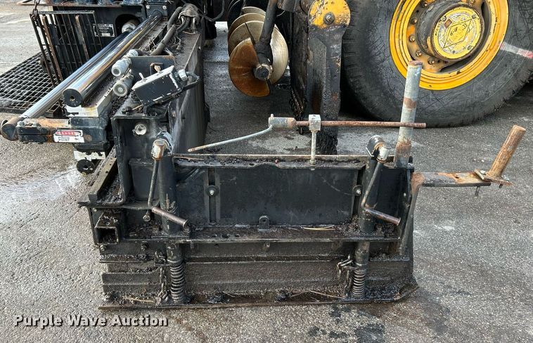 image for item NQ9860 2003 Blaw-Knox PF-3200  paver