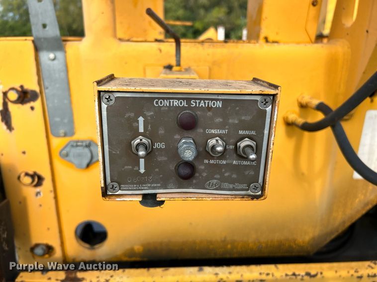 image for item NQ9860 2003 Blaw-Knox PF-3200  paver