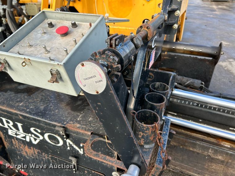 image for item NQ9860 2003 Blaw-Knox PF-3200  paver