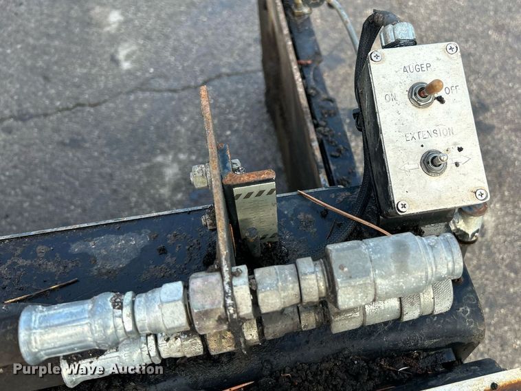 image for item NQ9860 2003 Blaw-Knox PF-3200  paver