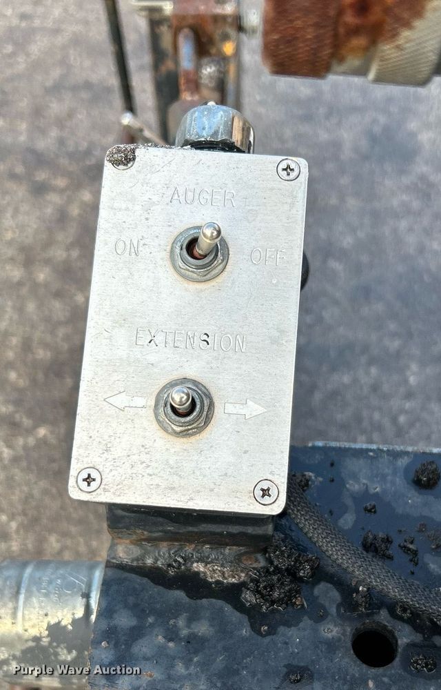 image for item NQ9860 2003 Blaw-Knox PF-3200  paver