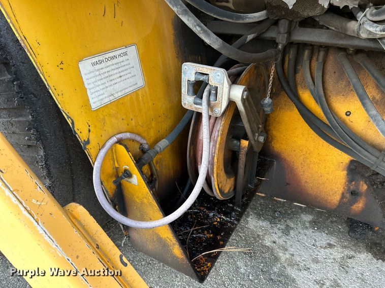 image for item NQ9860 2003 Blaw-Knox PF-3200  paver