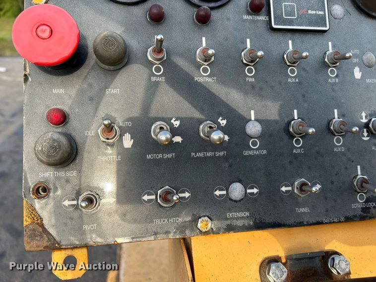 image for item NQ9860 2003 Blaw-Knox PF-3200  paver