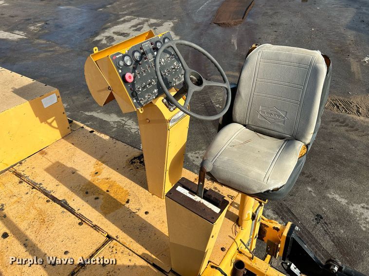 image for item NQ9860 2003 Blaw-Knox PF-3200  paver