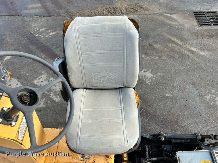 image for item NQ9860 2003 Blaw-Knox PF-3200  paver