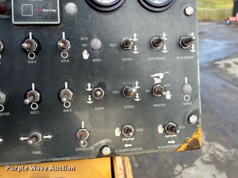 image for item NQ9860 2003 Blaw-Knox PF-3200  paver