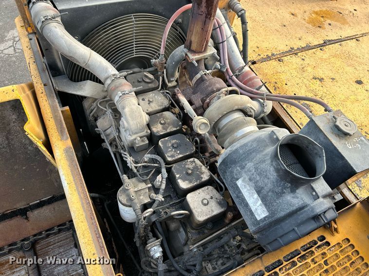 image for item NQ9860 2003 Blaw-Knox PF-3200  paver