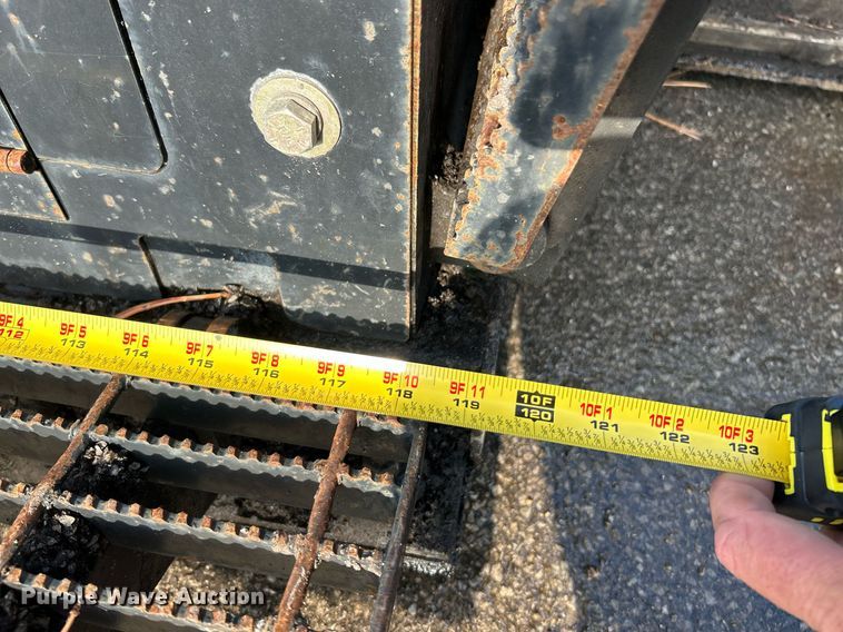 image for item NQ9860 2003 Blaw-Knox PF-3200  paver