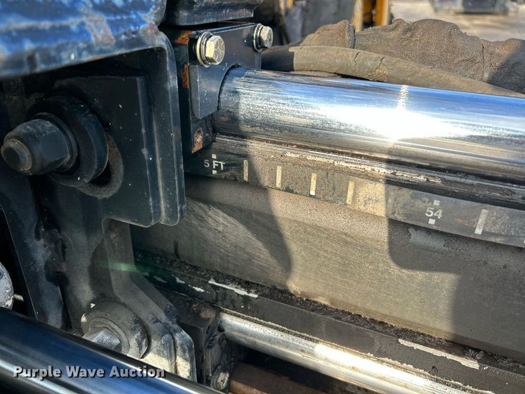 image for item NQ9860 2003 Blaw-Knox PF-3200  paver