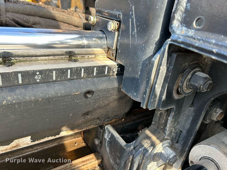 image for item NQ9860 2003 Blaw-Knox PF-3200  paver