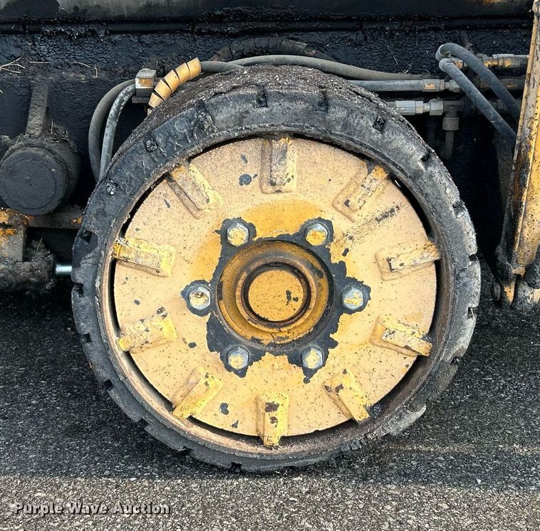 image for item NQ9860 2003 Blaw-Knox PF-3200  paver