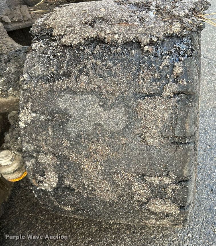 image for item NQ9860 2003 Blaw-Knox PF-3200  paver